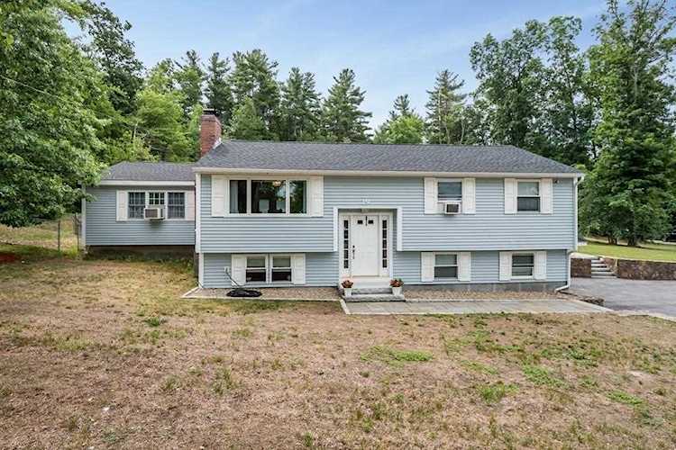 29 Willowdale Rd Tyngsborough, MA 01879