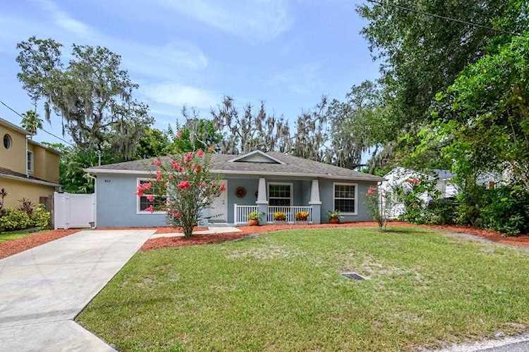 802 W Lowry Ln Tampa, FL 33604