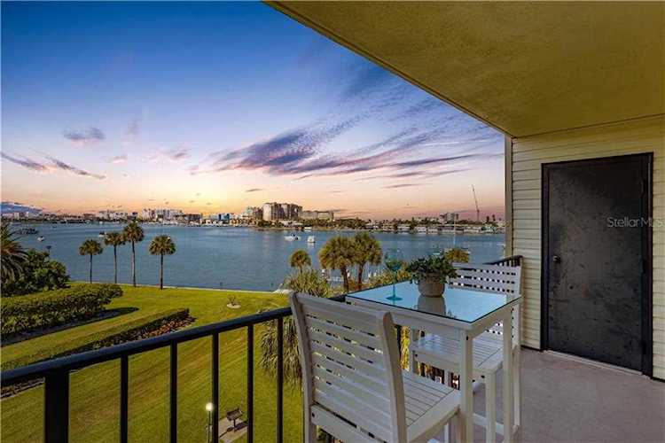 650 Island WAY #406 Clearwater, FL 33767
