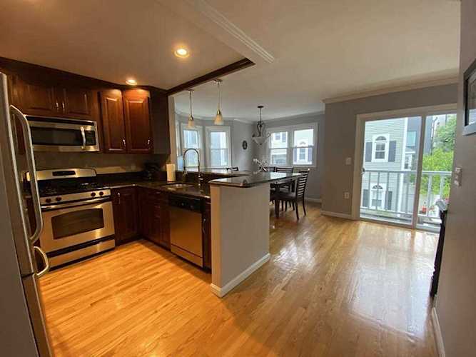 598 E 2nd St #5 Boston, MA 02127