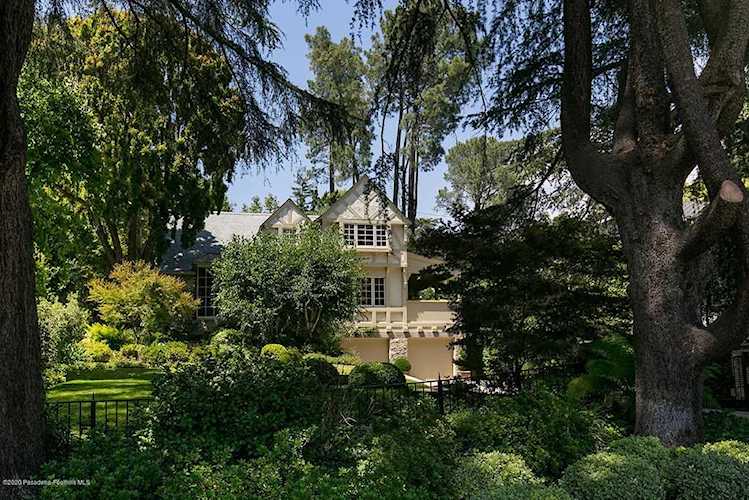 1741 Earlmont Avenue La Canada Flintridge, CA 91011