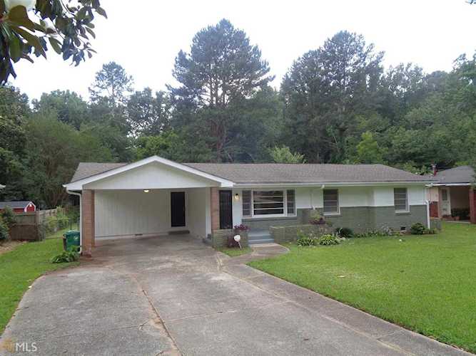 2217 Pinewood Dr Decatur, GA 30032