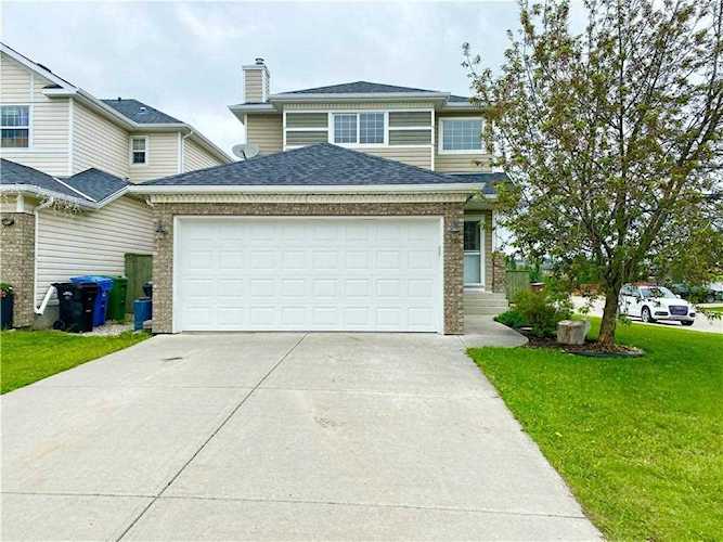 8 Royal Elm Way NW Calgary, AB T3G 5M2