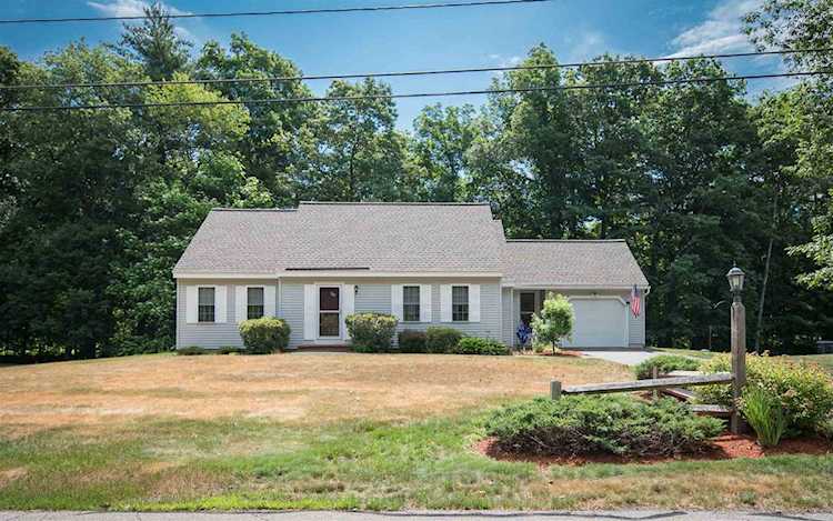 23 Saint John Ln Hampstead, NH 03841
