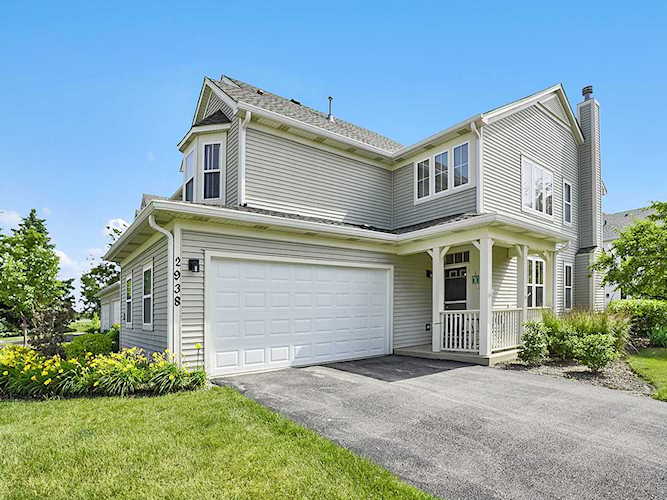 2938 Falling Waters Ln Lindenhurst, IL 60046