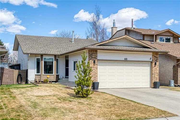 40 Sunvale Mews SE Calgary, AB T2X 2P4