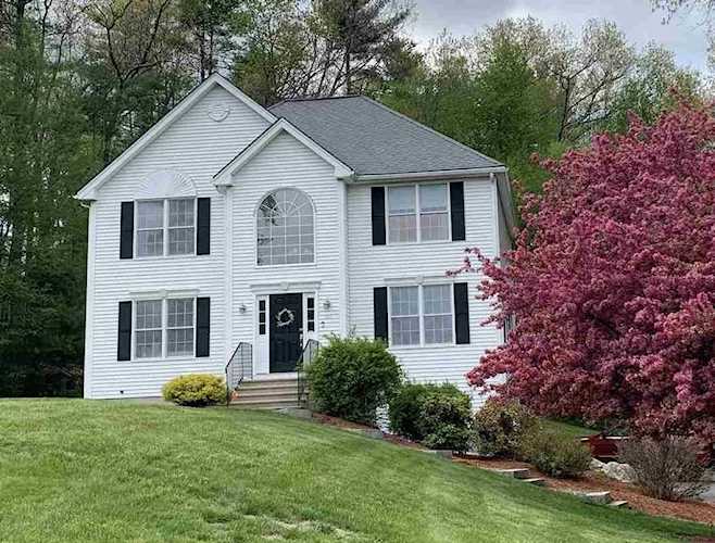 29 Sonoma Dr Bedford, NH 03110