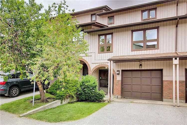 28 Canterbury Garden(s) SW Calgary, AB T2W 2S9