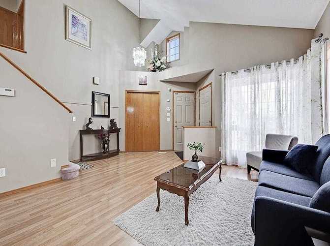 96 Coventry Green NE Calgary, AB T3K 4L4