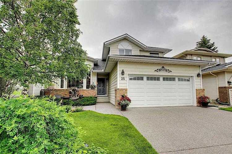 25 Sunvista Close SE Calgary, AB T2X 2R2