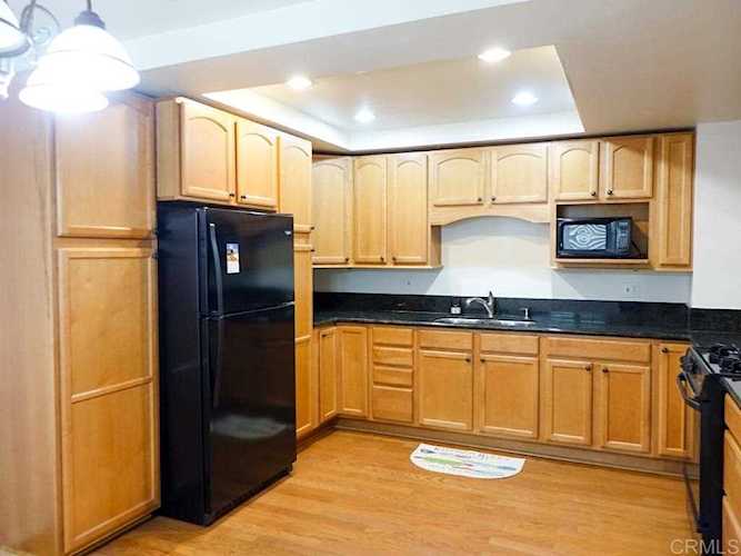 106 Palmyra Dr Vista, CA 92084