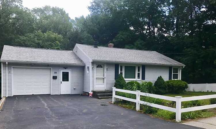 99 Rochdale St Auburn, MA 01501