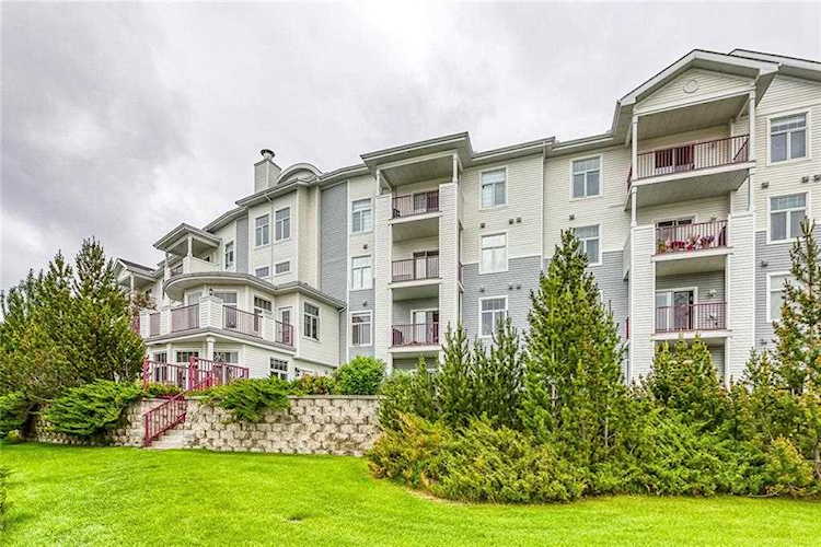 8 Country Village Bay NE #105 Calgary, AB T3K 5J7