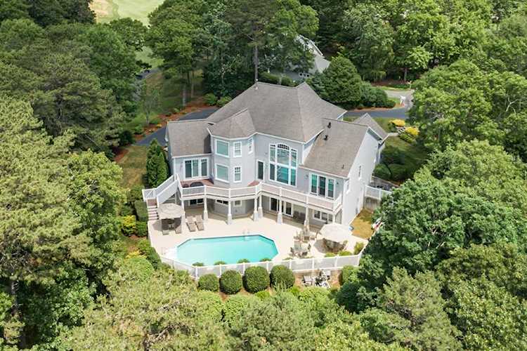 8 Firethorn Ln Sandwich, MA 02563