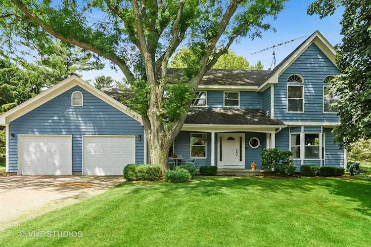 3928 Weathervane Ln Crystal Lake, IL 60012