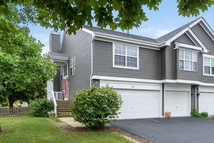 439 Gloria Ln Oswego, IL 60543