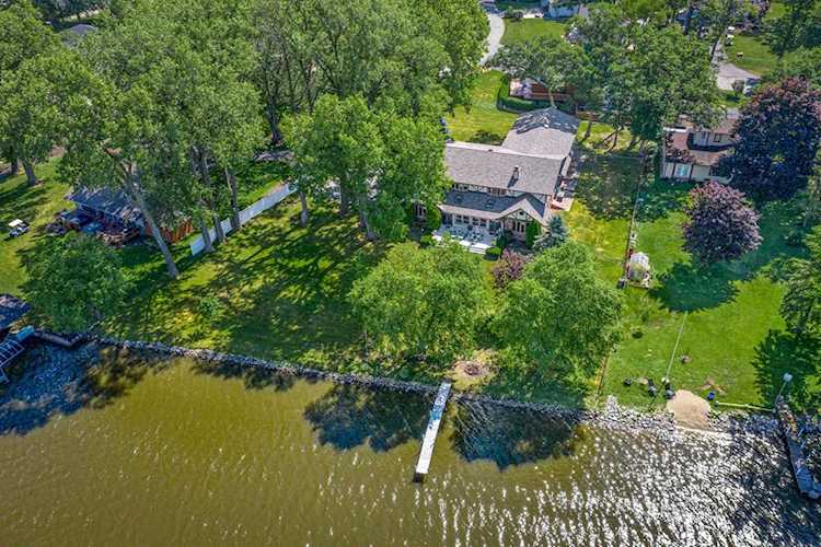 2801 Apache Trl Mchenry, IL 60051