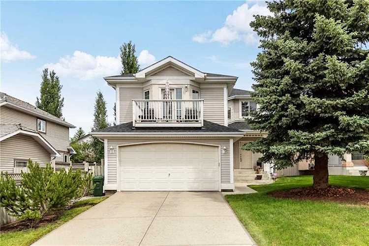 30 Douglasdale Point(e) SE Calgary, AB T2Z 3B5