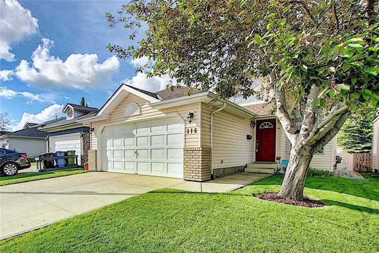 116 Hawkmount Close NW Calgary, AB T3G 3Z5