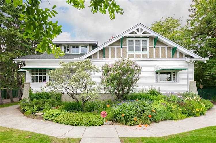 1731 24 Street SW Calgary, AB T3C 1J2