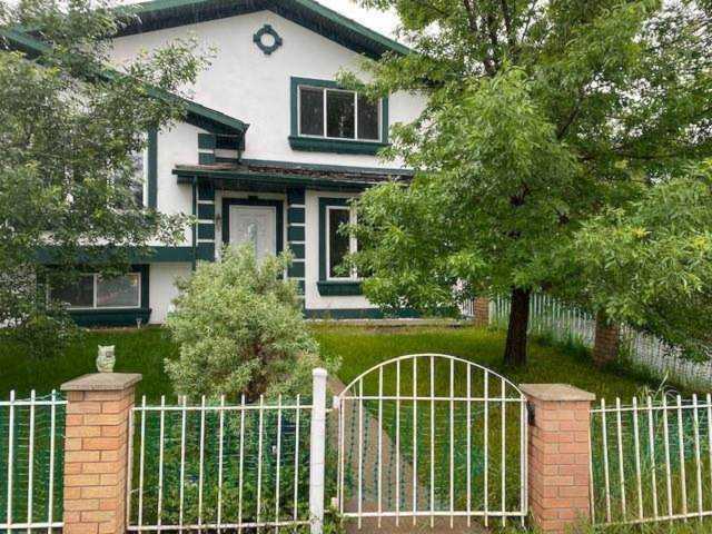 1908 76 Avenue SE Calgary, AB T2C 2G2