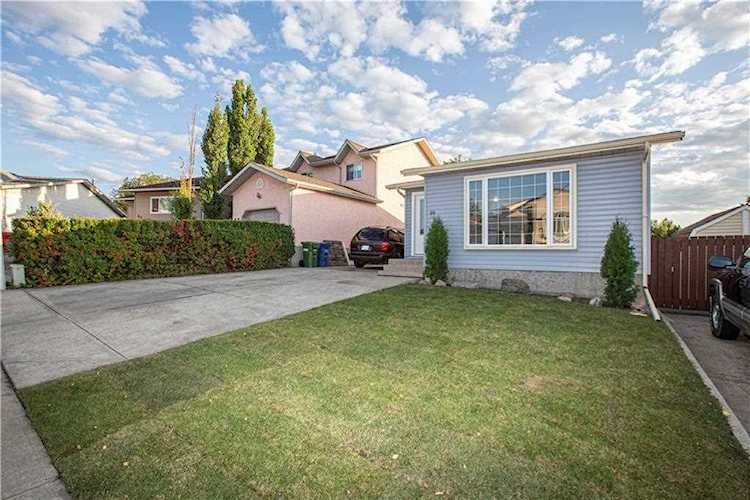 59 Emberdale Way SE Airdrie, AB T4B 1Z4