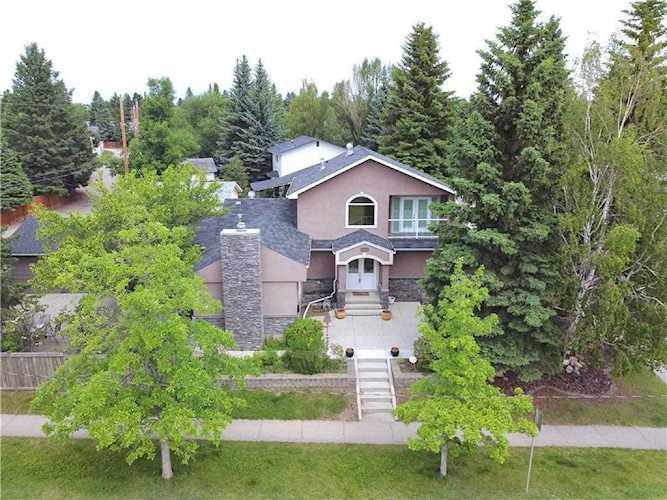 6619 Law Dr SW Calgary, AB T3E 6A2