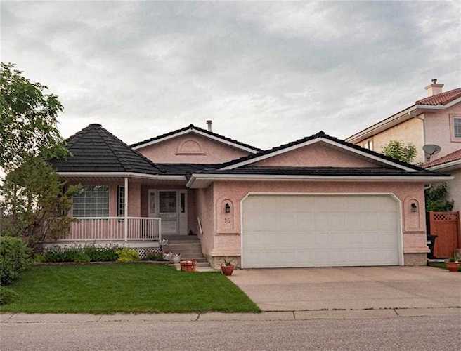 16 Hawkmount Heights NW Calgary, AB T3G 3S4