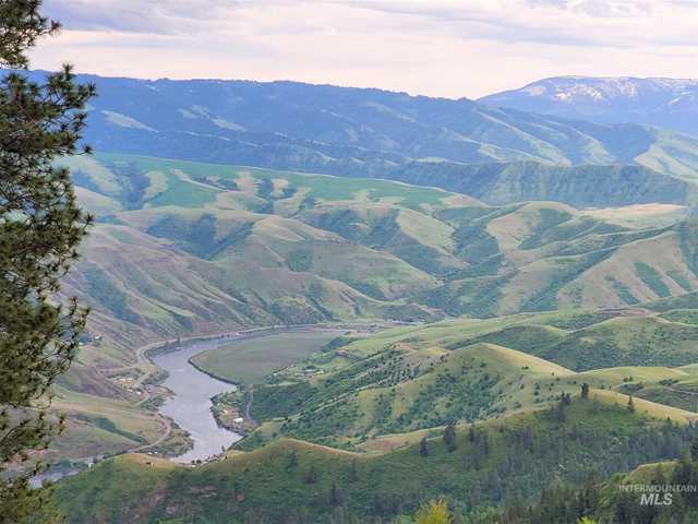 63 HAMMER CREEK RD White Bird, ID 83554