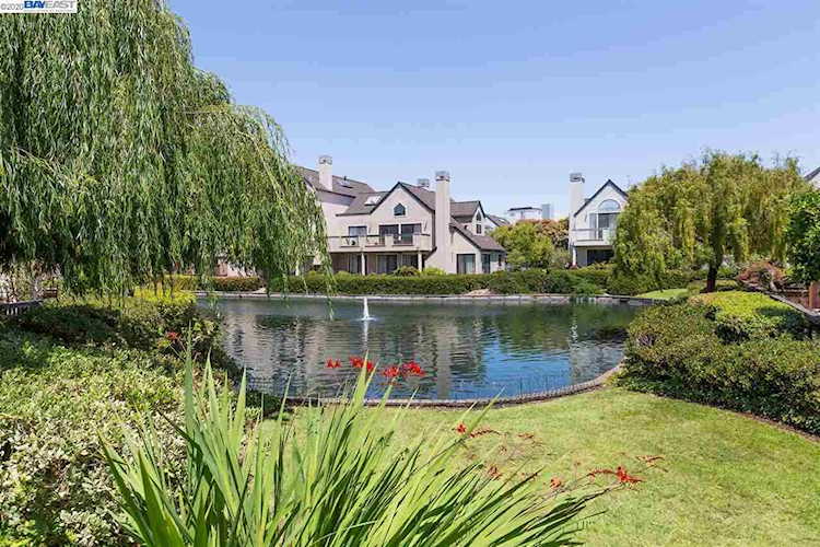2 Eclipse Ct Alameda, CA 94501