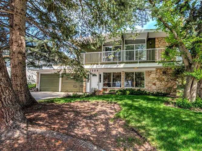 1204 Varsity Estates Rd NW Calgary, AB T3B 2X2