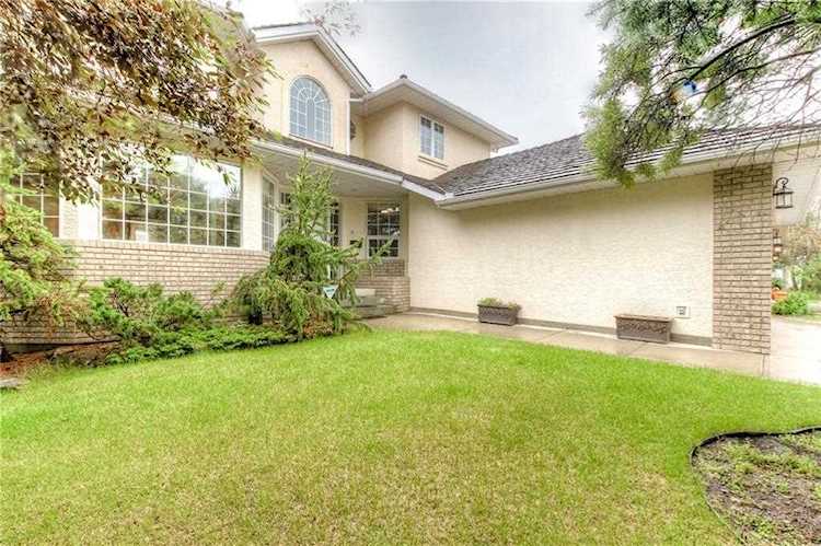 219 Signal Hill Point SW Calgary, AB T3H 2X6