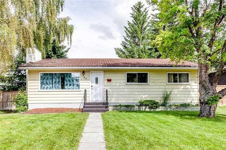 96 Waterloo Dr SW Calgary, AB T3C 3G3