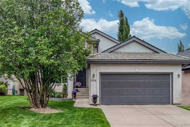 638 Sierra Madre Ct SW Calgary, AB T3H 3M5
