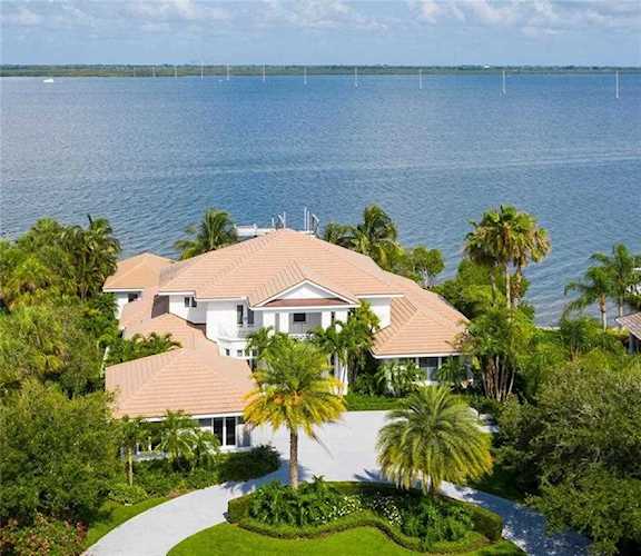 275 Riverway Dr Vero Beach, FL 32963