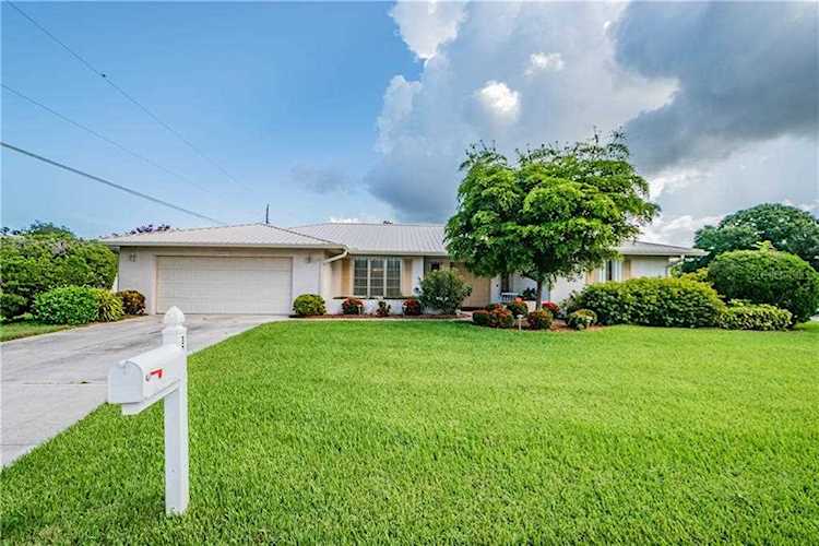 3025 Meyer Dr Sarasota, FL 34239