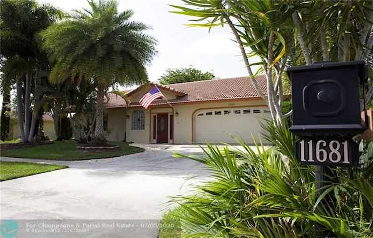 11681 Turnstone Dr Wellington, FL 33414