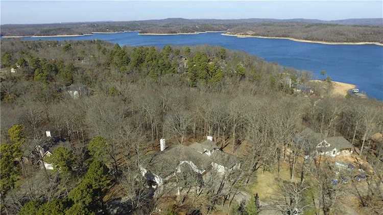 17 Ravenshoe Rd Rogers, AR 72756