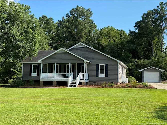 1219 Bethune Ave Raeford, NC 28376