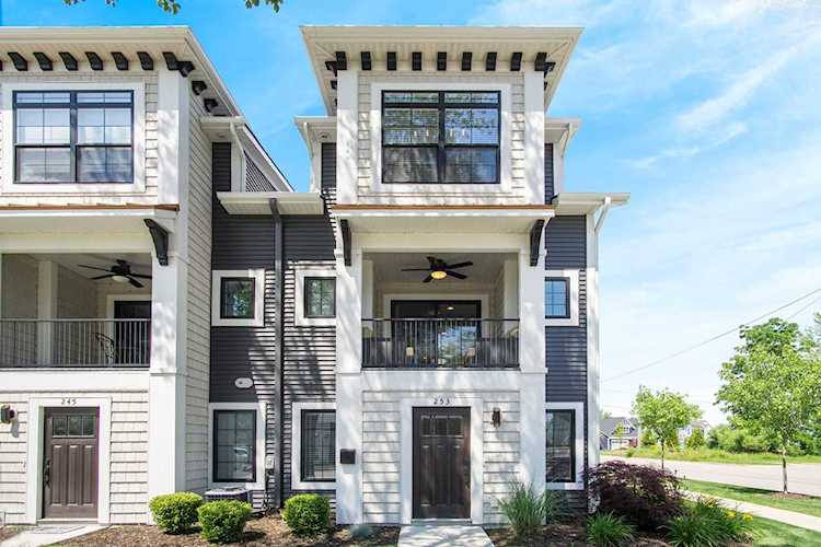 253 Jackson St #3 Grand Haven, MI 49417