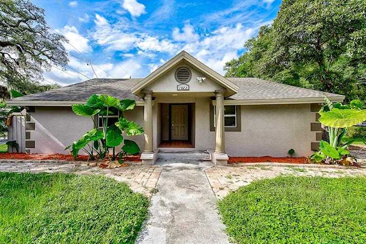1923 E Osborne Ave Tampa, FL 33610