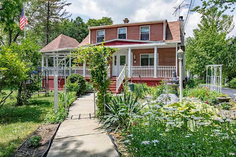 4 Lincoln Ave Round Lake, IL 60073