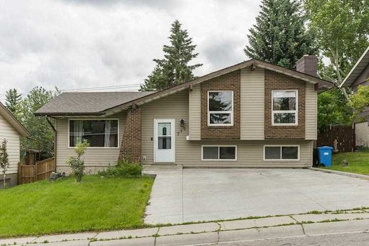 715 130 Ave SW Calgary, AB T2W 2M9