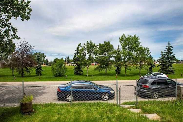 5620 Pensacola Crescent SE Calgary, AB T2A 2G6