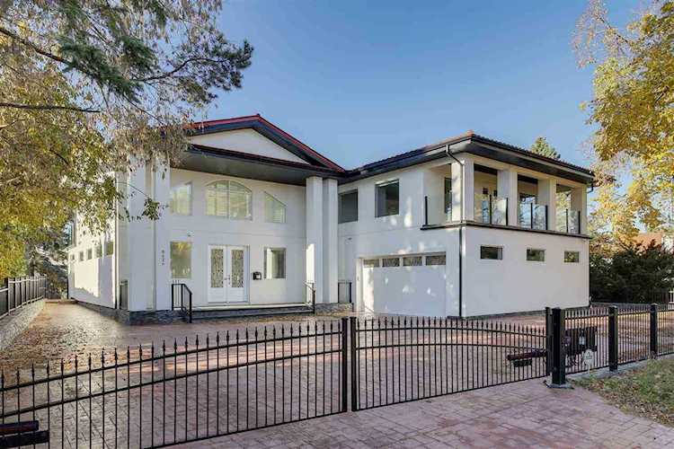 8626 Saskatchewan Drive Edmonton, AB T6G 2A8