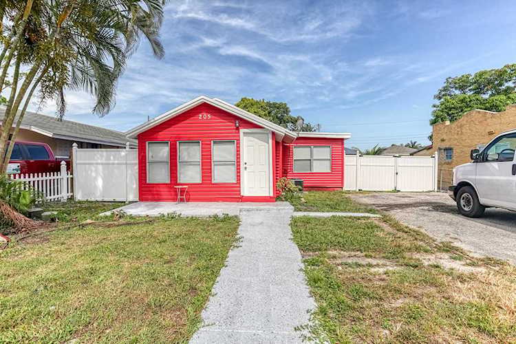 205 Walker Avenue Greenacres, FL 33463