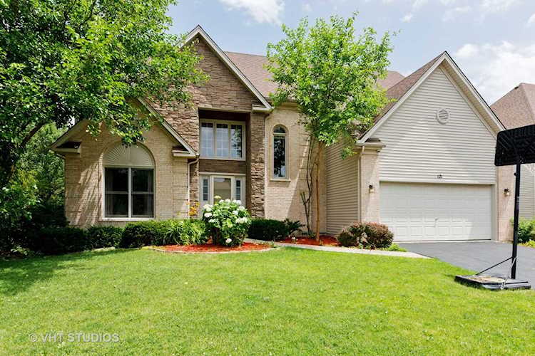 121 N Forestview Ln Aurora, IL 60502