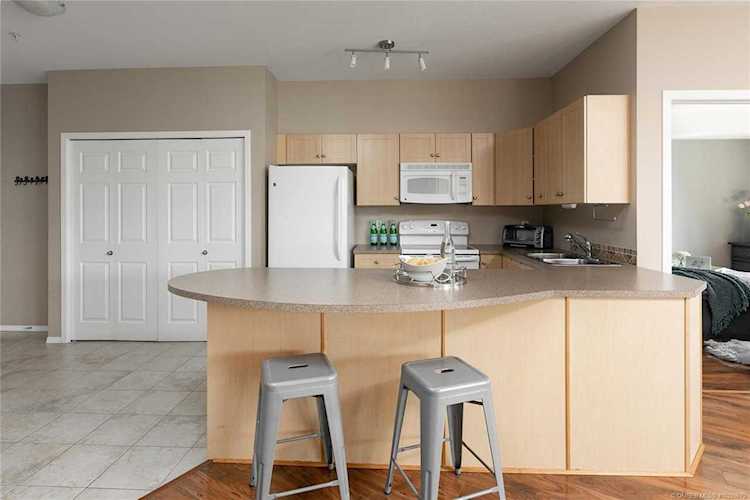 1873 Country Club Drive Kelowna, BC V1V2W6