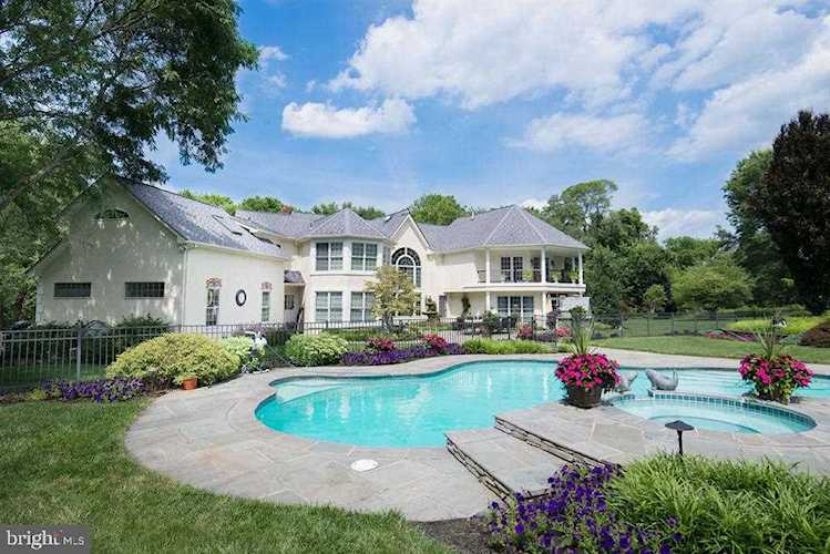 242 Stoneybrook Rd Newtown, PA 18940