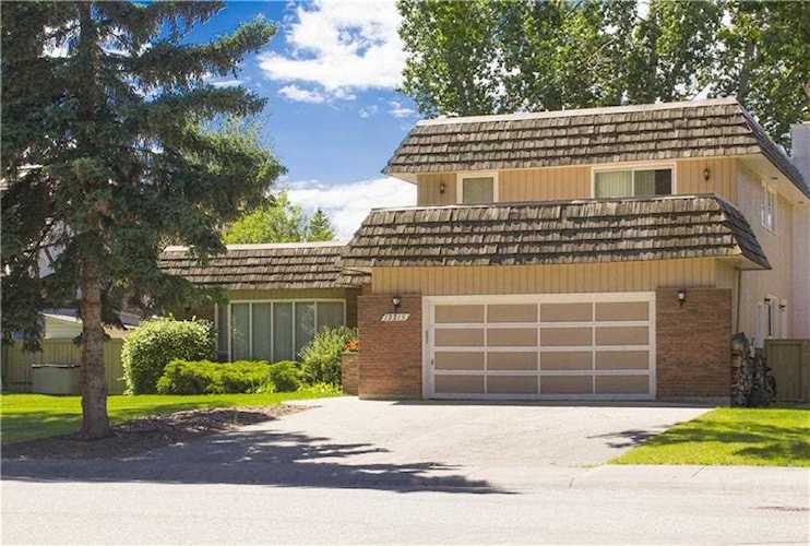 12215 Lake Erie Way SE Calgary, AB T2J 2L9